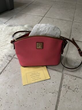 Brand New Dooney & Bourke Coral Pink Pebble Grain Suki Leather Crossbody w